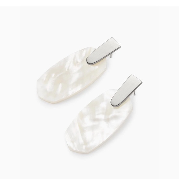 Kendra Scott Aragon silver drop earrings in ivory - Picture 7 of 9